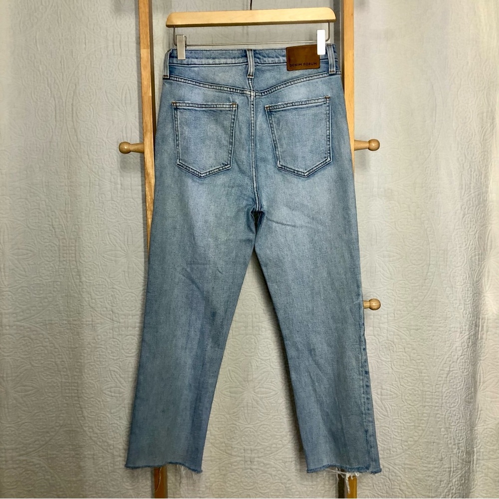 Aritzia Denim Forum Arlo High Rise Straight Cropped Raw Hem Jeans, Size 28 - Picture 4 of 4